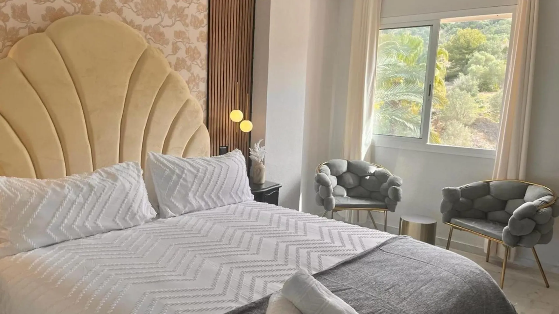 Plush Penthouse With Terrace Marbella